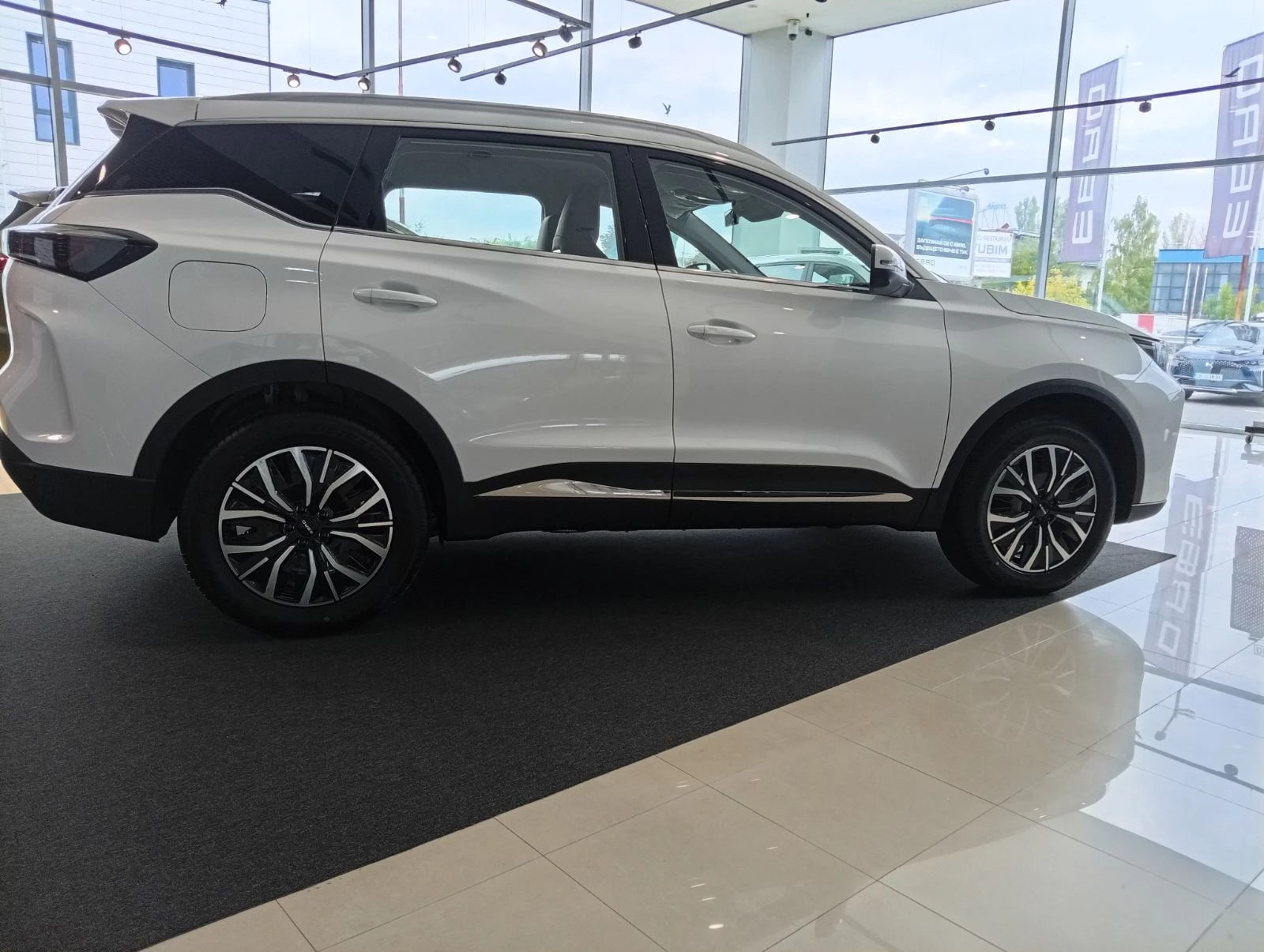 EBRO s700 PHEV Premium, снимка 5 - Автомобили и джипове - 56160780