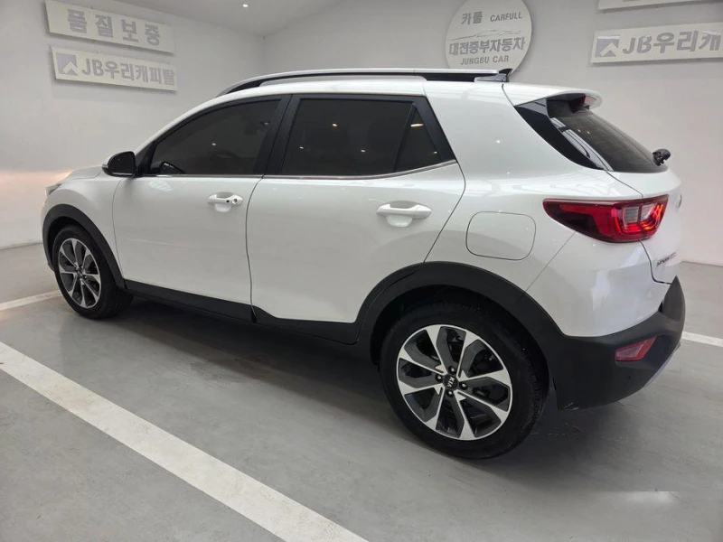 Kia Stonic Diesel 1.6 Prestige * НАЙ-ДОБРА ЦЕНА В БЪЛГАРИЯ* , снимка 4 - Автомобили и джипове - 52112029