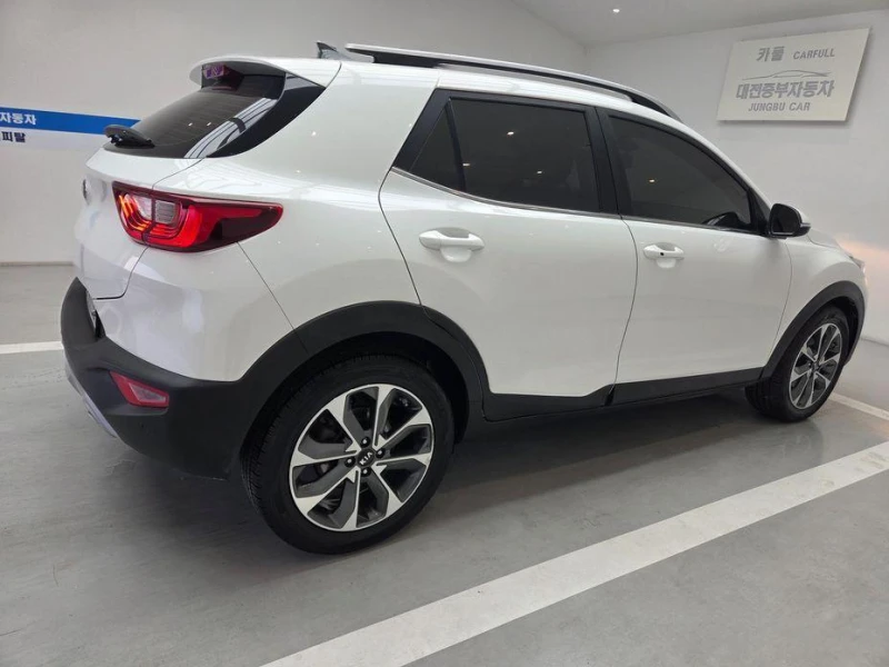 Kia Stonic Diesel 1.6 Prestige * НАЙ-ДОБРА ЦЕНА В БЪЛГАРИЯ* , снимка 5 - Автомобили и джипове - 52112029