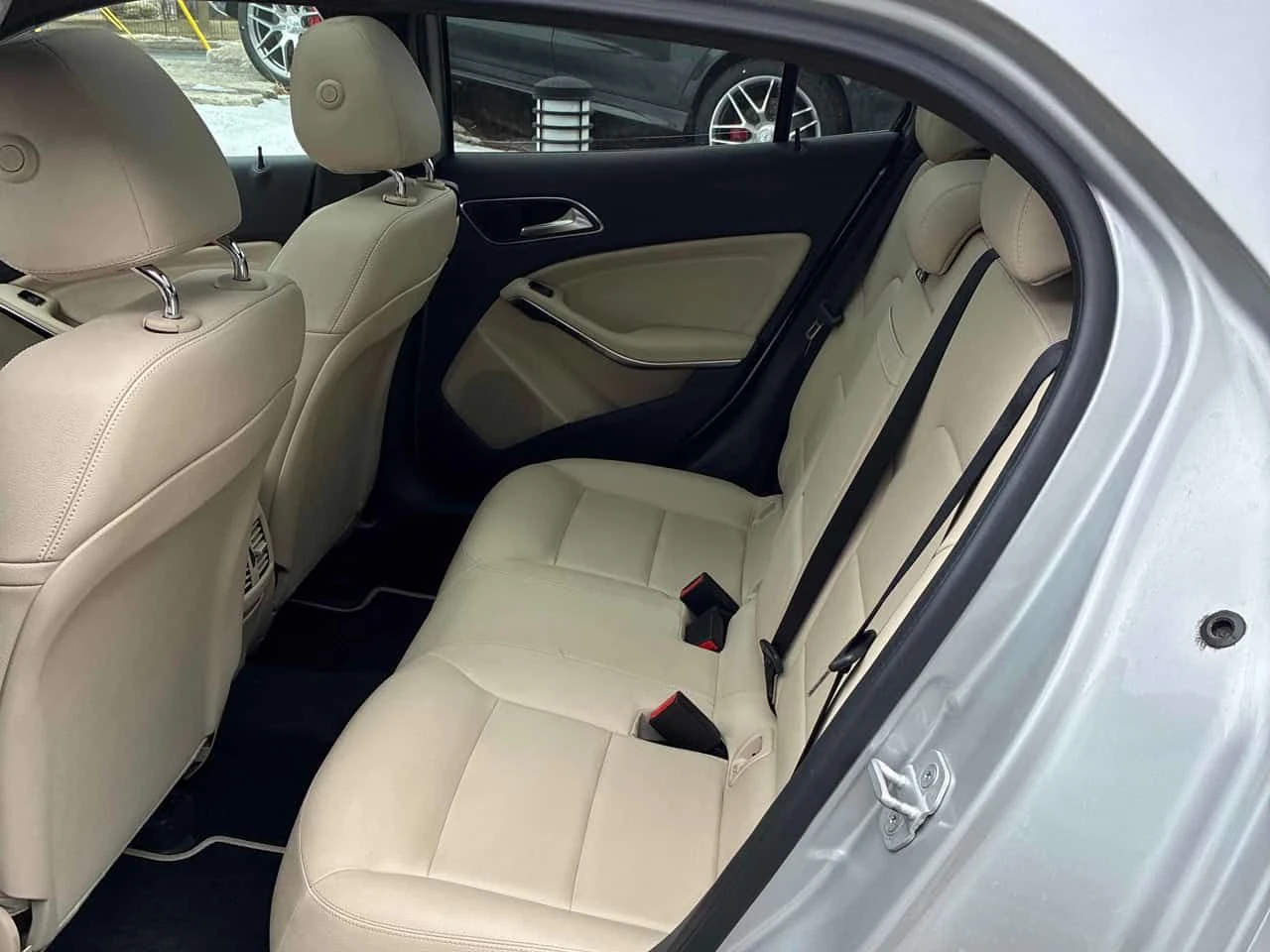 Mercedes-Benz GLA 250 CARFAX /Кожа/Нави/Подгрев/Панорама, снимка 11 - Автомобили и джипове - 53740486