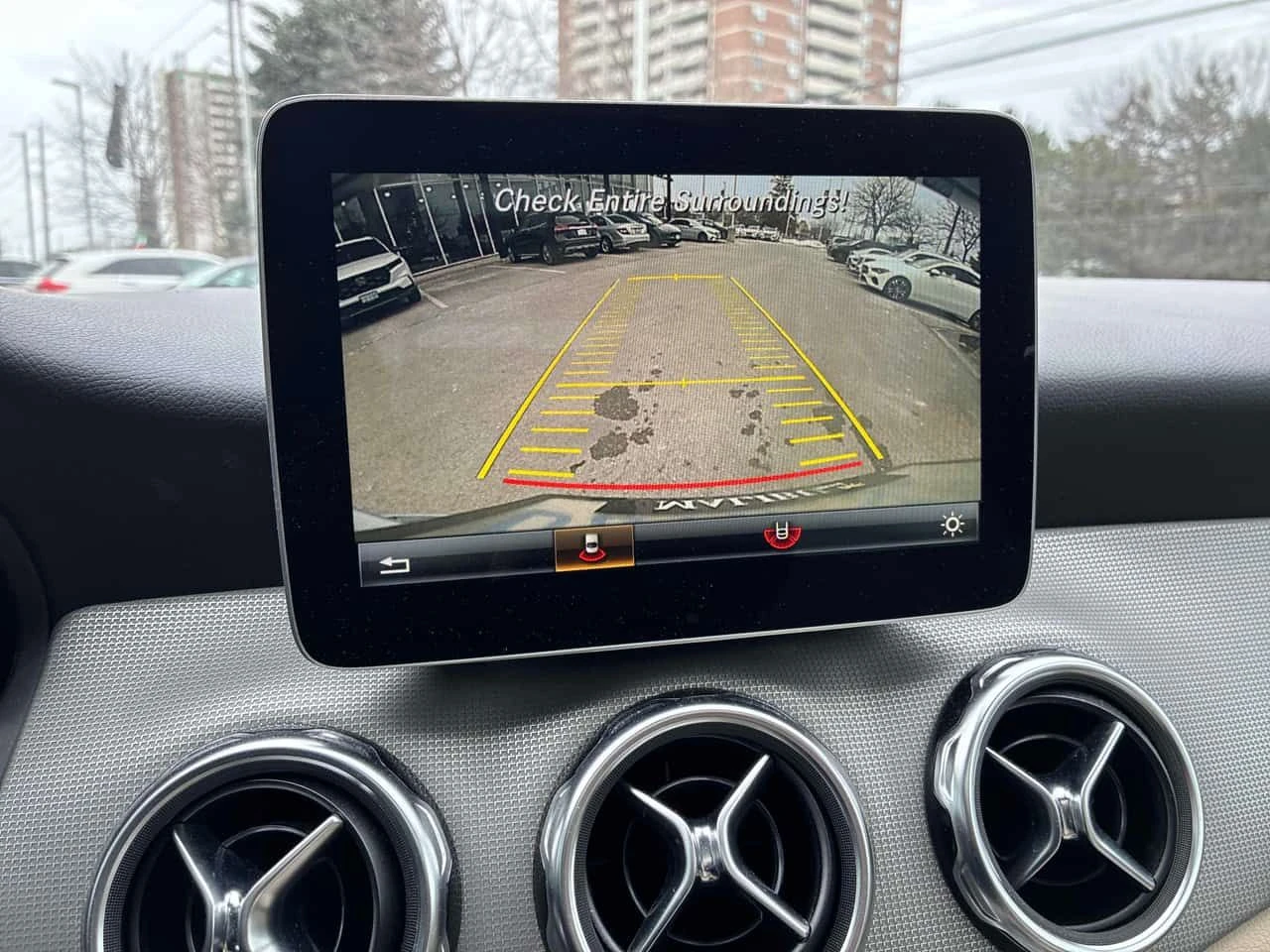 Mercedes-Benz GLA 250 CARFAX /Кожа/Нави/Подгрев/Панорама, снимка 13 - Автомобили и джипове - 53740486