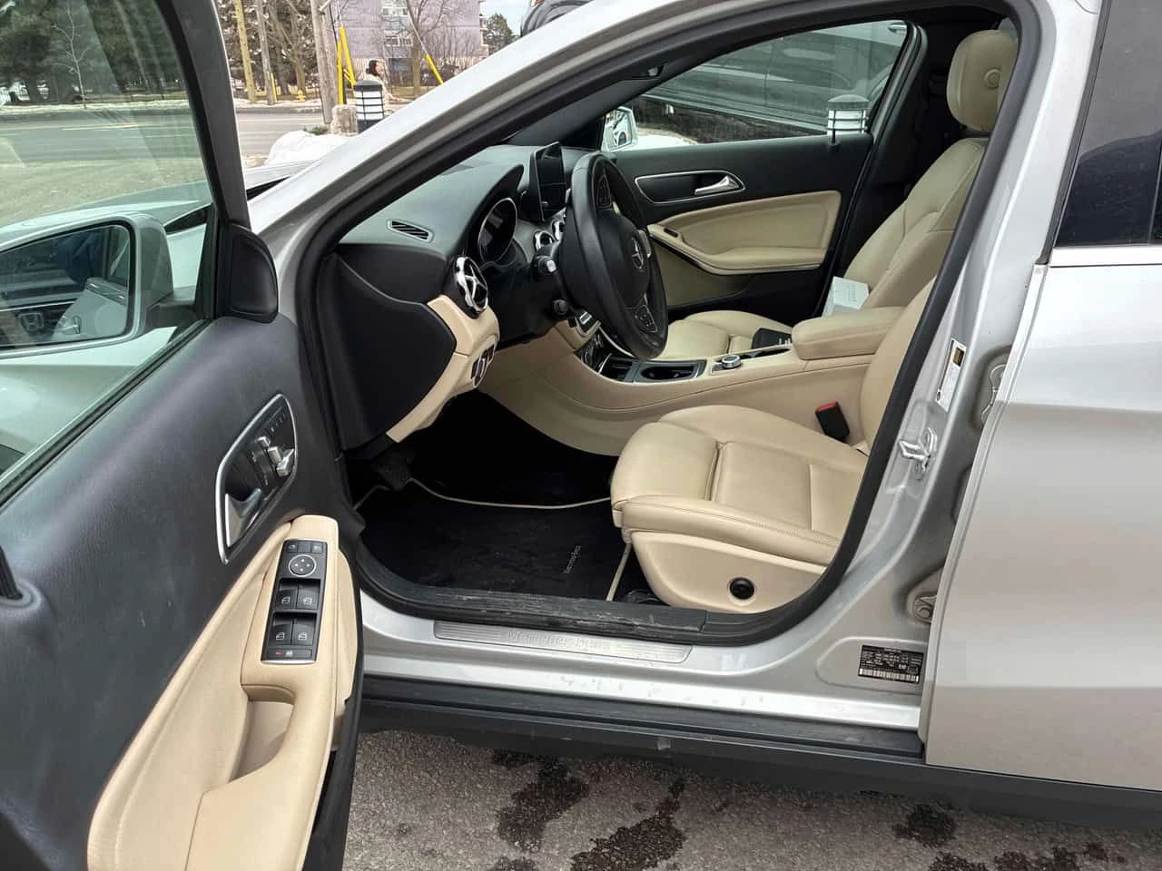 Mercedes-Benz GLA 250 CARFAX /Кожа/Нави/Подгрев/Панорама - изображение 6