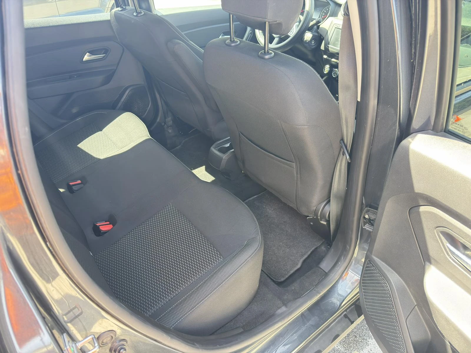 Dacia Duster, снимка 14 - Автомобили и джипове - 54236582