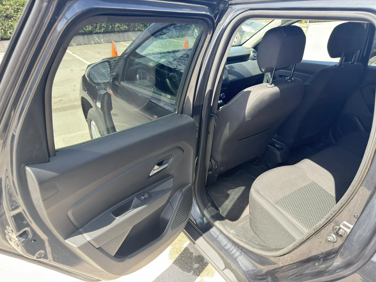 Dacia Duster, снимка 13 - Автомобили и джипове - 54236582