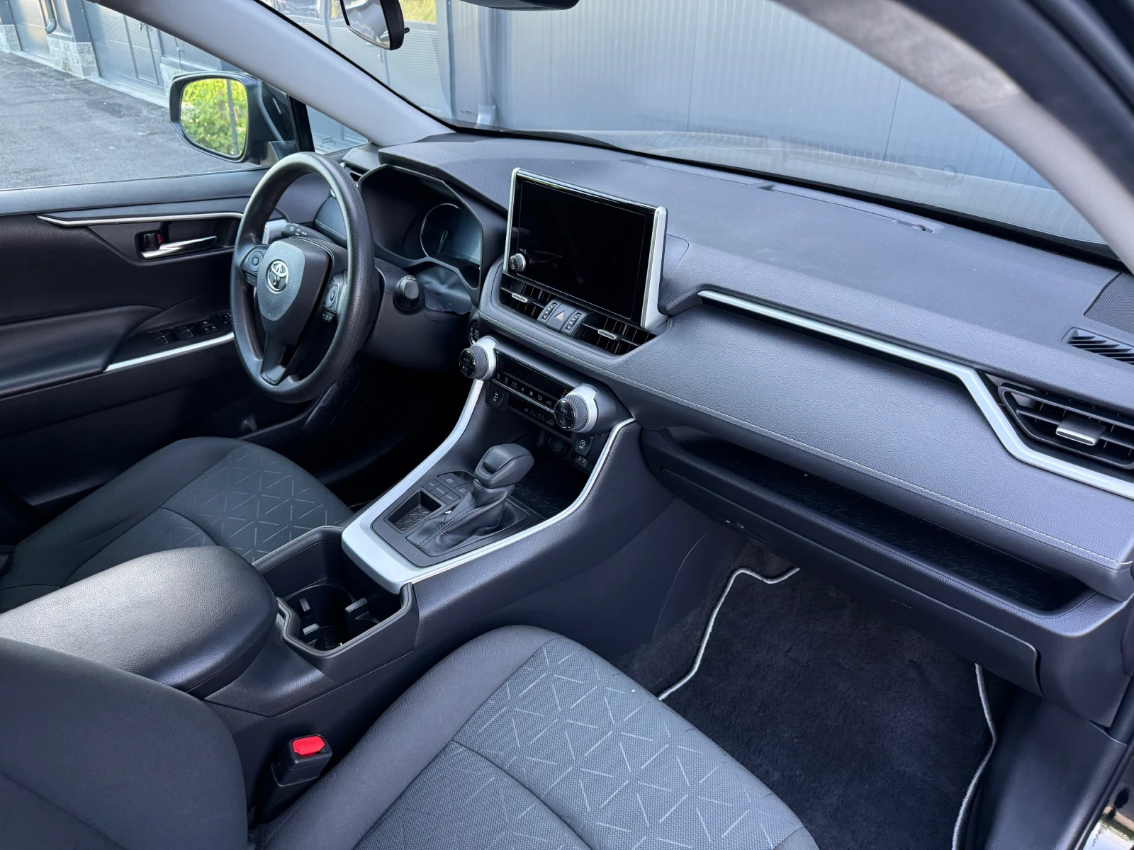 Toyota Rav4 XLE, снимка 10 - Автомобили и джипове - 54817163