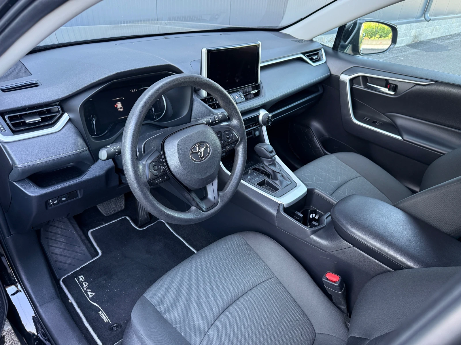 Toyota Rav4 XLE, снимка 11 - Автомобили и джипове - 54817163
