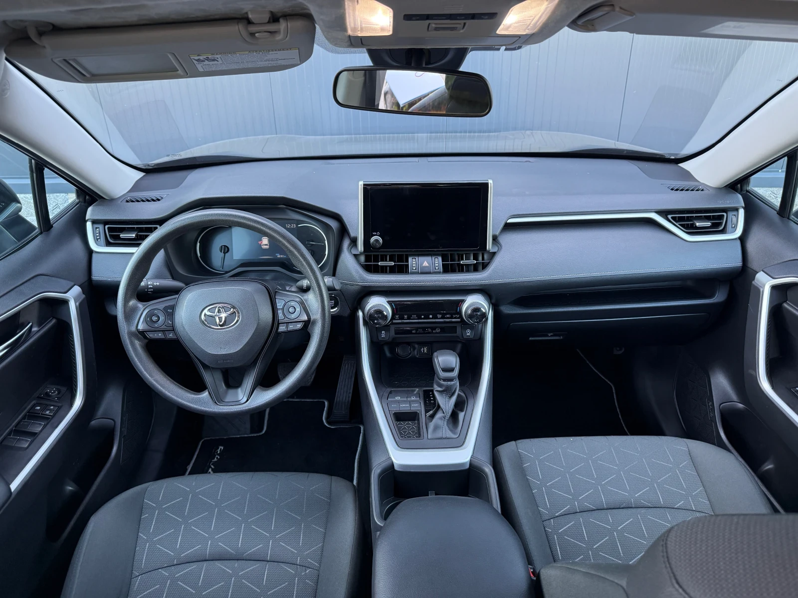 Toyota Rav4 XLE, снимка 9 - Автомобили и джипове - 54817163