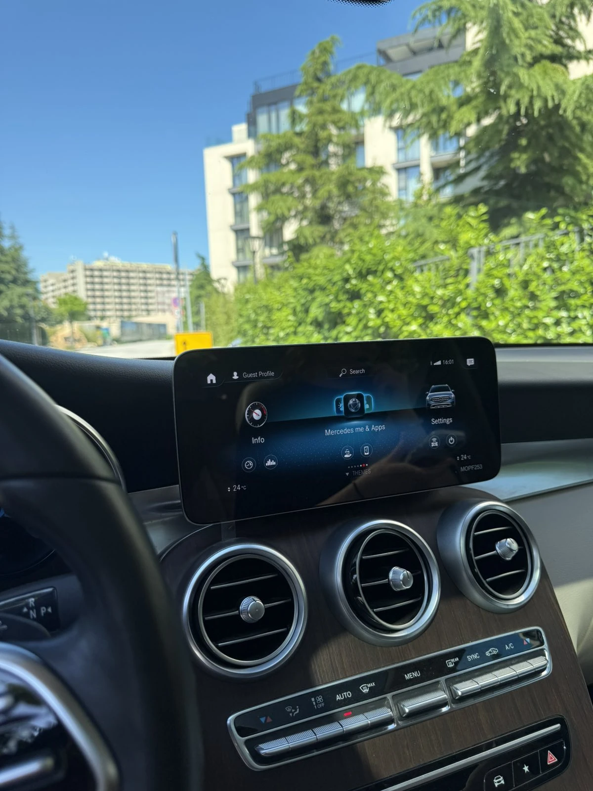 Mercedes-Benz GLC 300, снимка 12 - Автомобили и джипове - 54886513