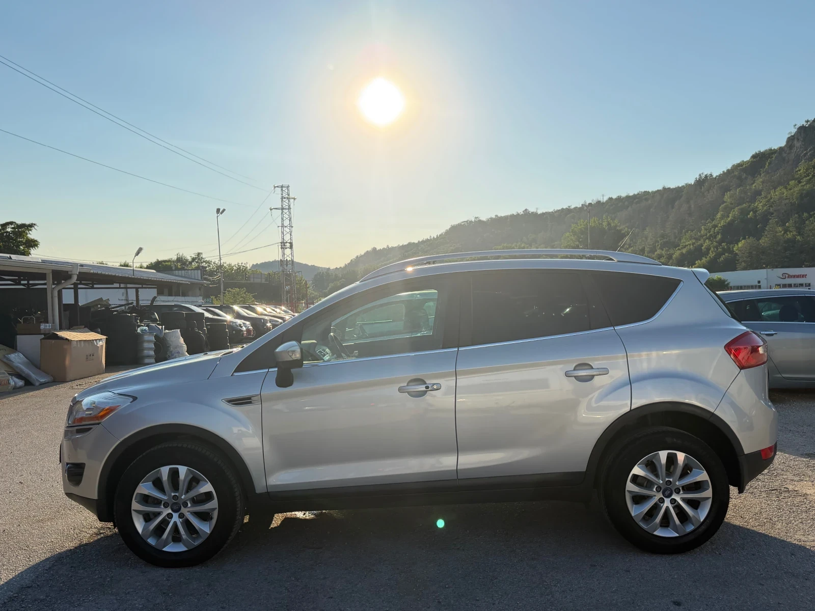 Ford Kuga 2.OTDCI 4x4/КОЖА/ЛЕТИ.ДЖ, снимка 6 - Автомобили и джипове - 55063644