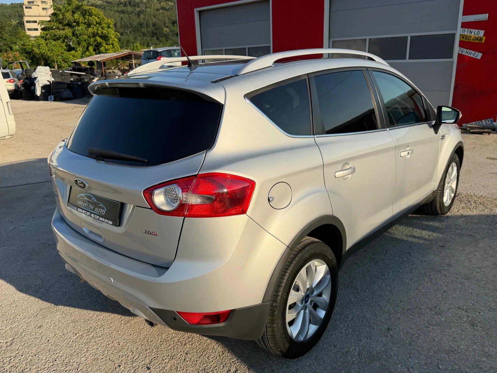Ford Kuga 2.OTDCI 4x4/КОЖА/ЛЕТИ.ДЖ, снимка 3 - Автомобили и джипове - 55063644