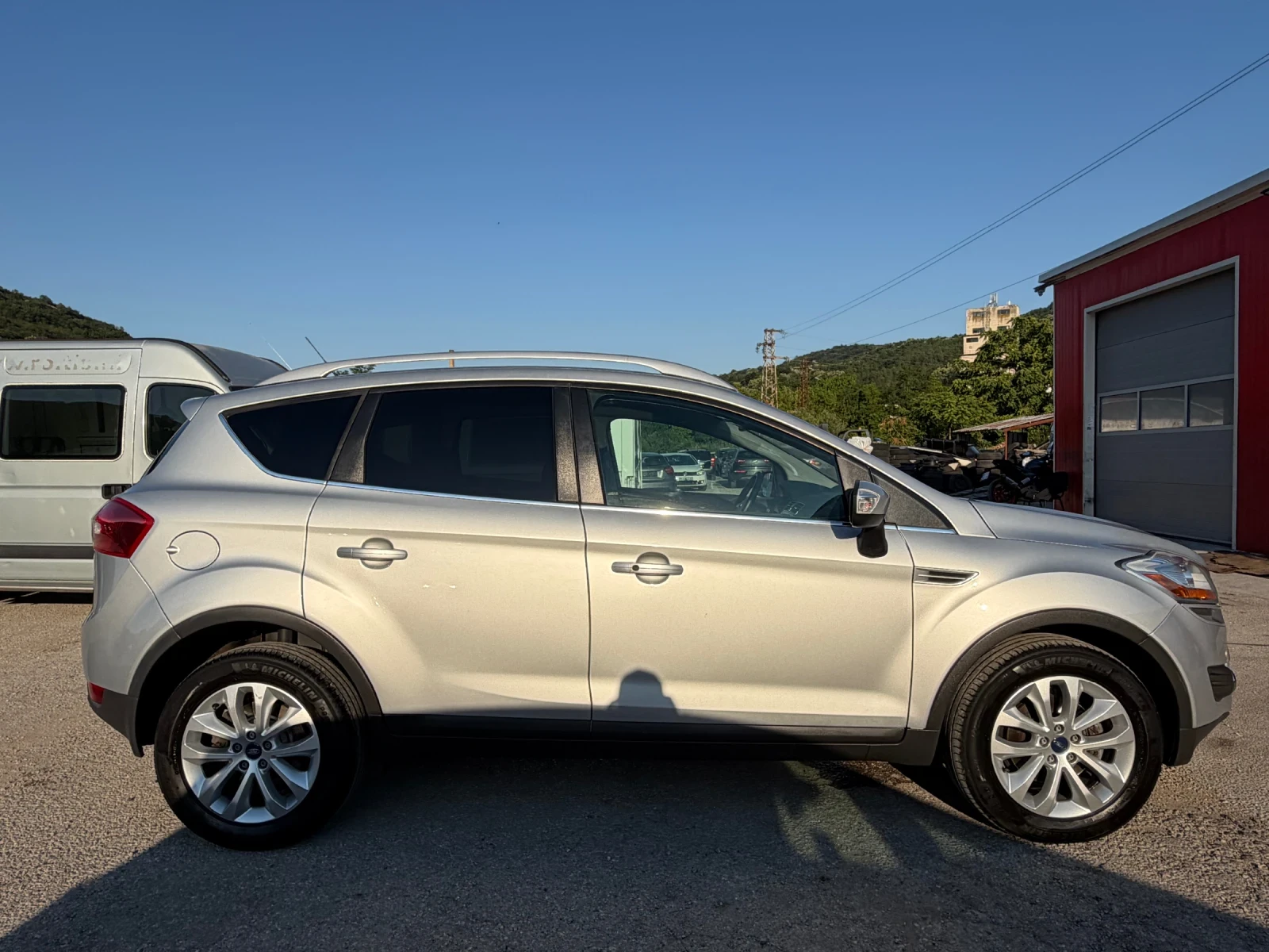 Ford Kuga 2.OTDCI 4x4/КОЖА/ЛЕТИ.ДЖ, снимка 2 - Автомобили и джипове - 55063644