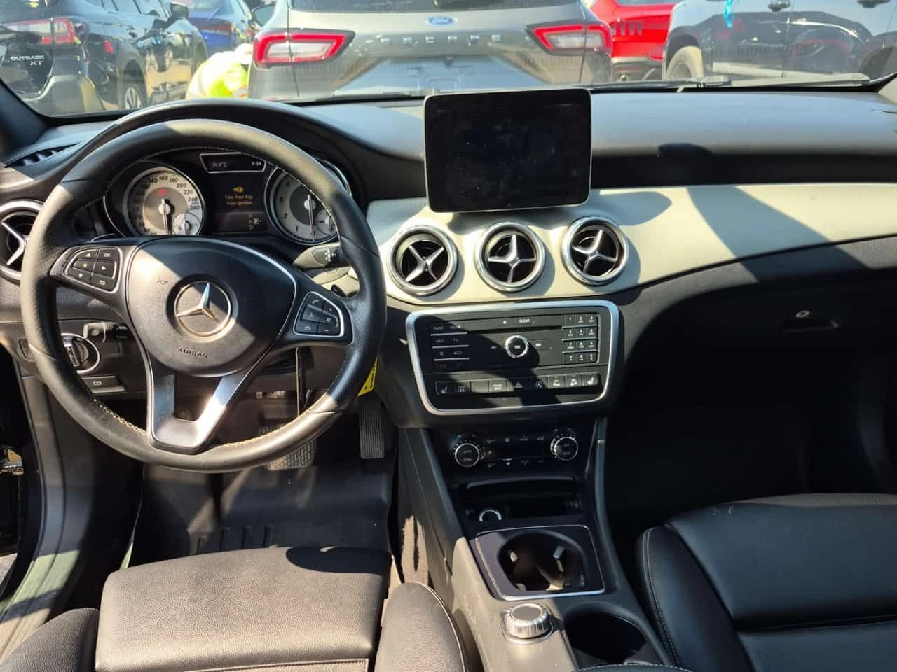 Mercedes-Benz GLA 250 * CARFAX * ОПЦИЯ ЗА ФИНАНСИРАНЕ, снимка 10 - Автомобили и джипове - 55547241