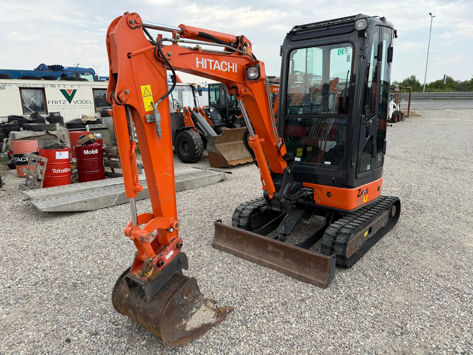 Багер Hitachi ZX 22U-2 CLR - изображение 4