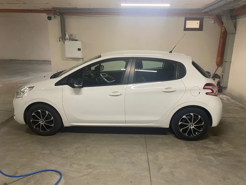 Peugeot 208 1.0 VTI, снимка 4 - Автомобили и джипове - 47266420