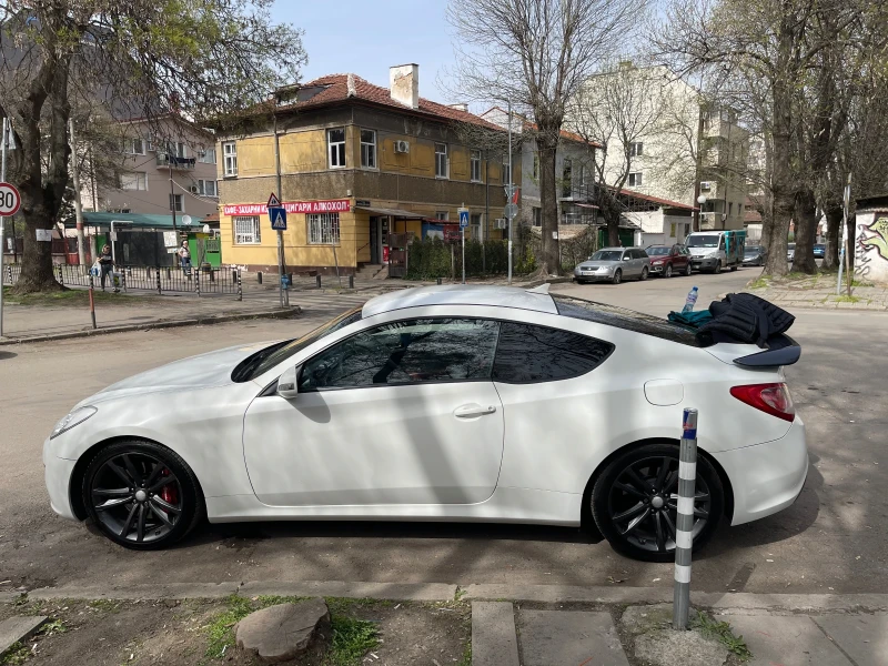 Hyundai Genesis Coupe 3.8 R-Spec, снимка 3 - Автомобили и джипове - 48019344