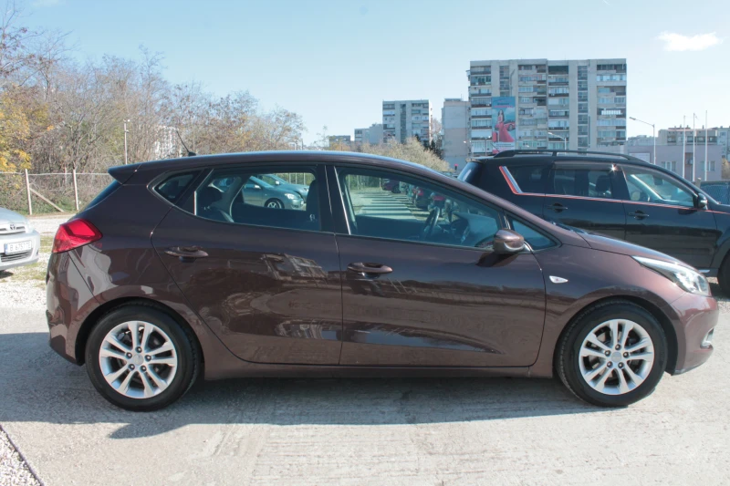 Kia Ceed, снимка 2 - Автомобили и джипове - 48097985