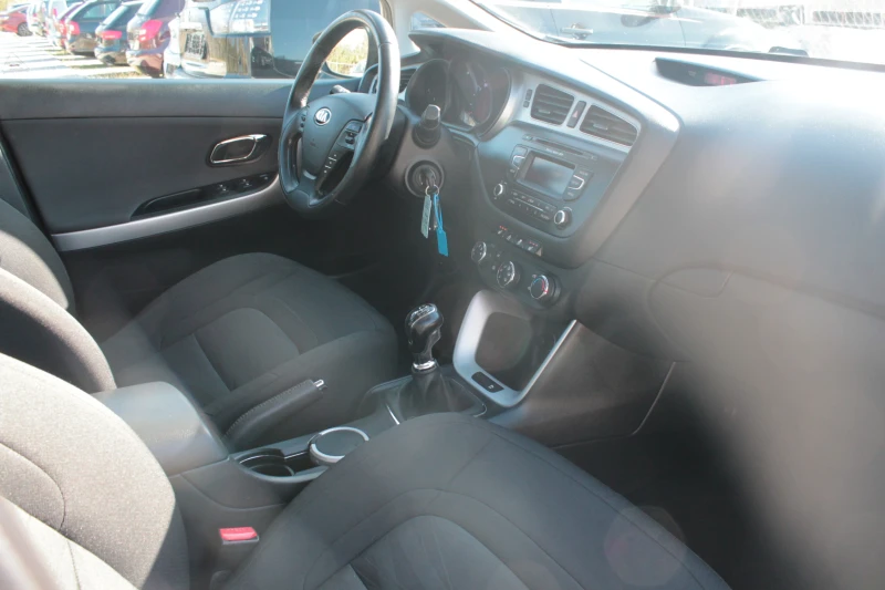 Kia Ceed, снимка 14 - Автомобили и джипове - 48097985