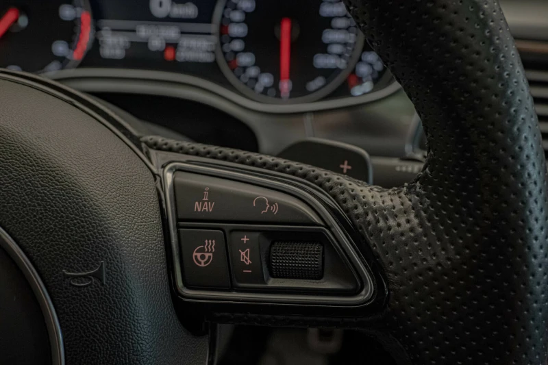 Audi A6 3.0BiTDI/SLINE Plus/Bose/Панорама/Камера 360/Lane , снимка 11 - Автомобили и джипове - 51735409