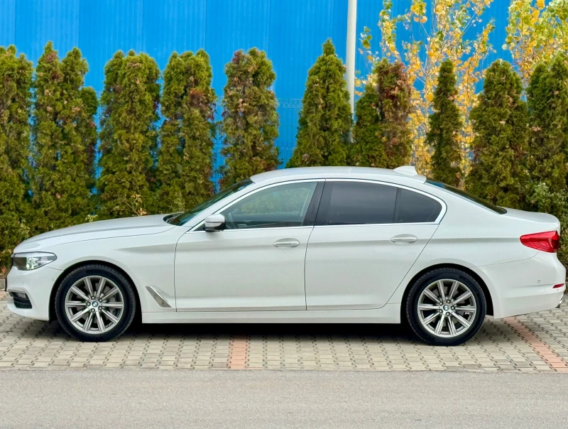BMW 530 3.0Xdrive-G30-М-СПОРТ-КАМЕРА-ДОСТРОНИК-ЗОНИ-ЛЕНТИ!, снимка 8 - Автомобили и джипове - 52450962