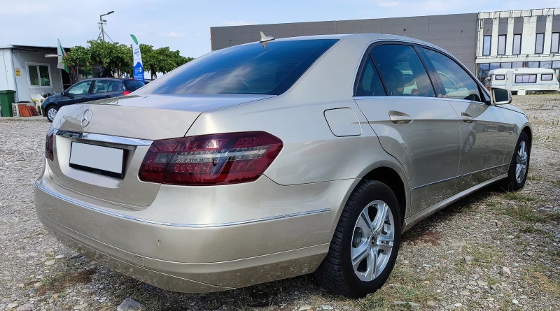 Mercedes-Benz E 220  110000 км., снимка 4 - Автомобили и джипове - 53004331