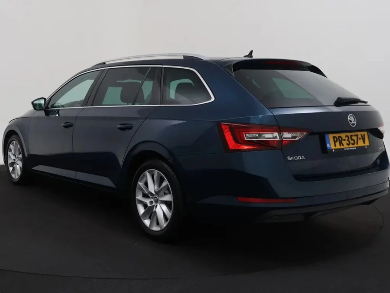 Skoda Superb, снимка 4 - Автомобили и джипове - 53047988