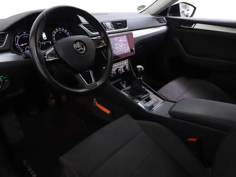 Skoda Superb, снимка 8 - Автомобили и джипове - 53047988