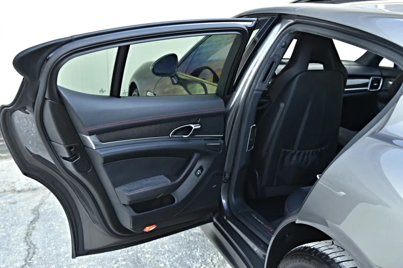 Porsche Panamera * GTS* KEYLESS* FULL* , снимка 17 - Автомобили и джипове - 53100593