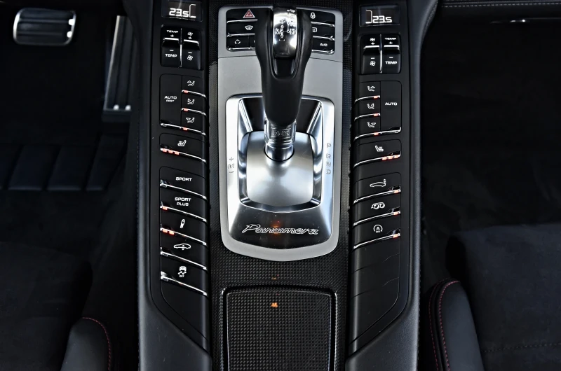 Porsche Panamera * GTS* KEYLESS* FULL* , снимка 12 - Автомобили и джипове - 53100593