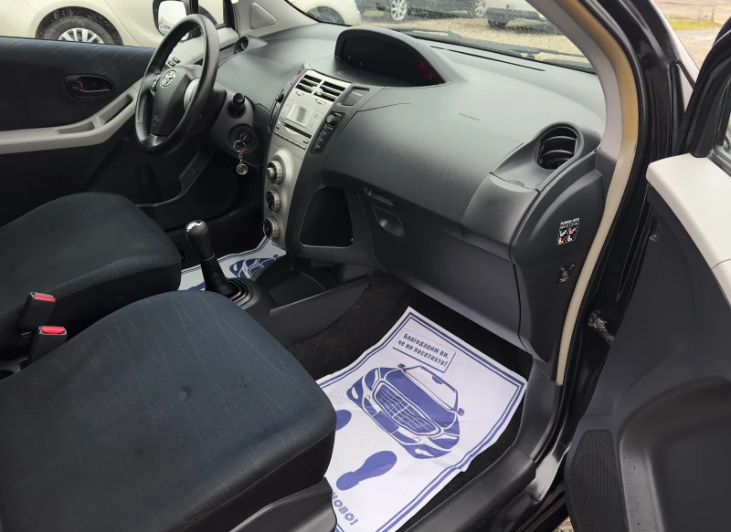 Toyota Yaris 1.3i 87kc / ITALY * , снимка 15 - Автомобили и джипове - 53128415