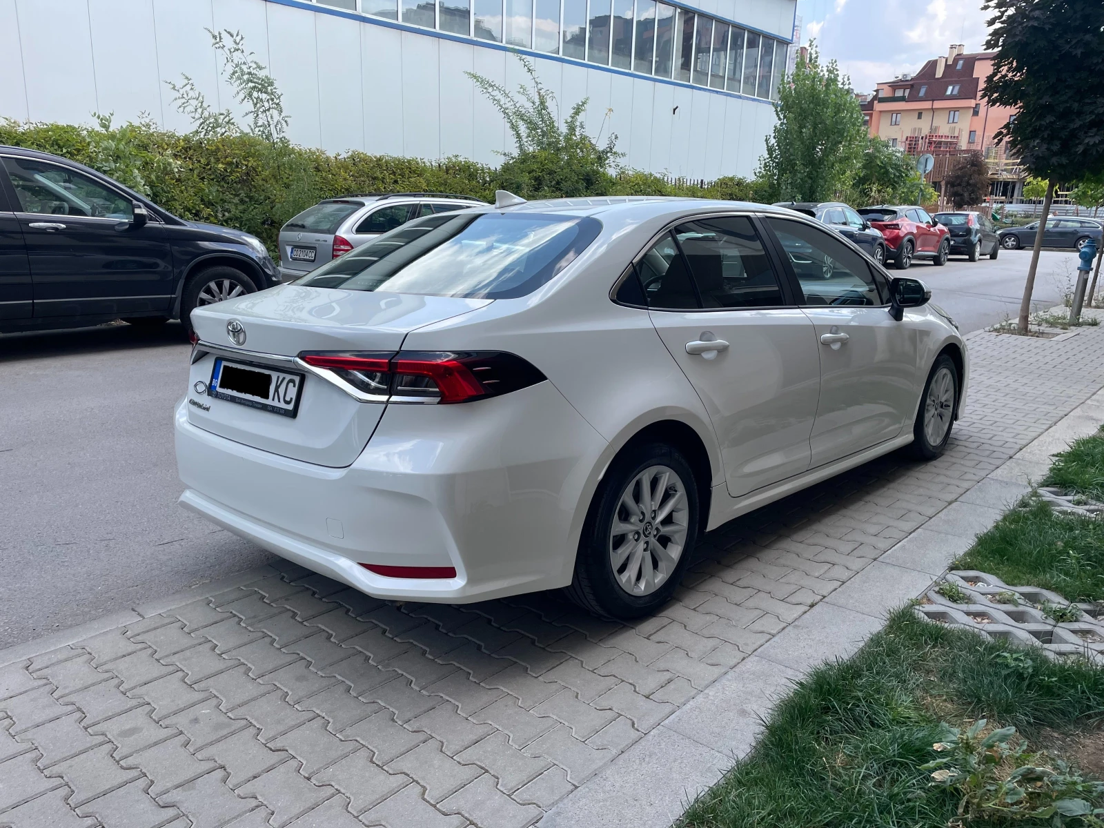 Toyota Corolla 1.6 CVT Executive - в ГАРАНЦИЯ - изображение 3