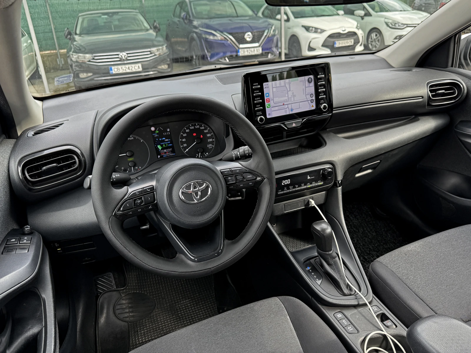 Toyota Yaris 1.5 Hybrid Гаранционен! - изображение 8