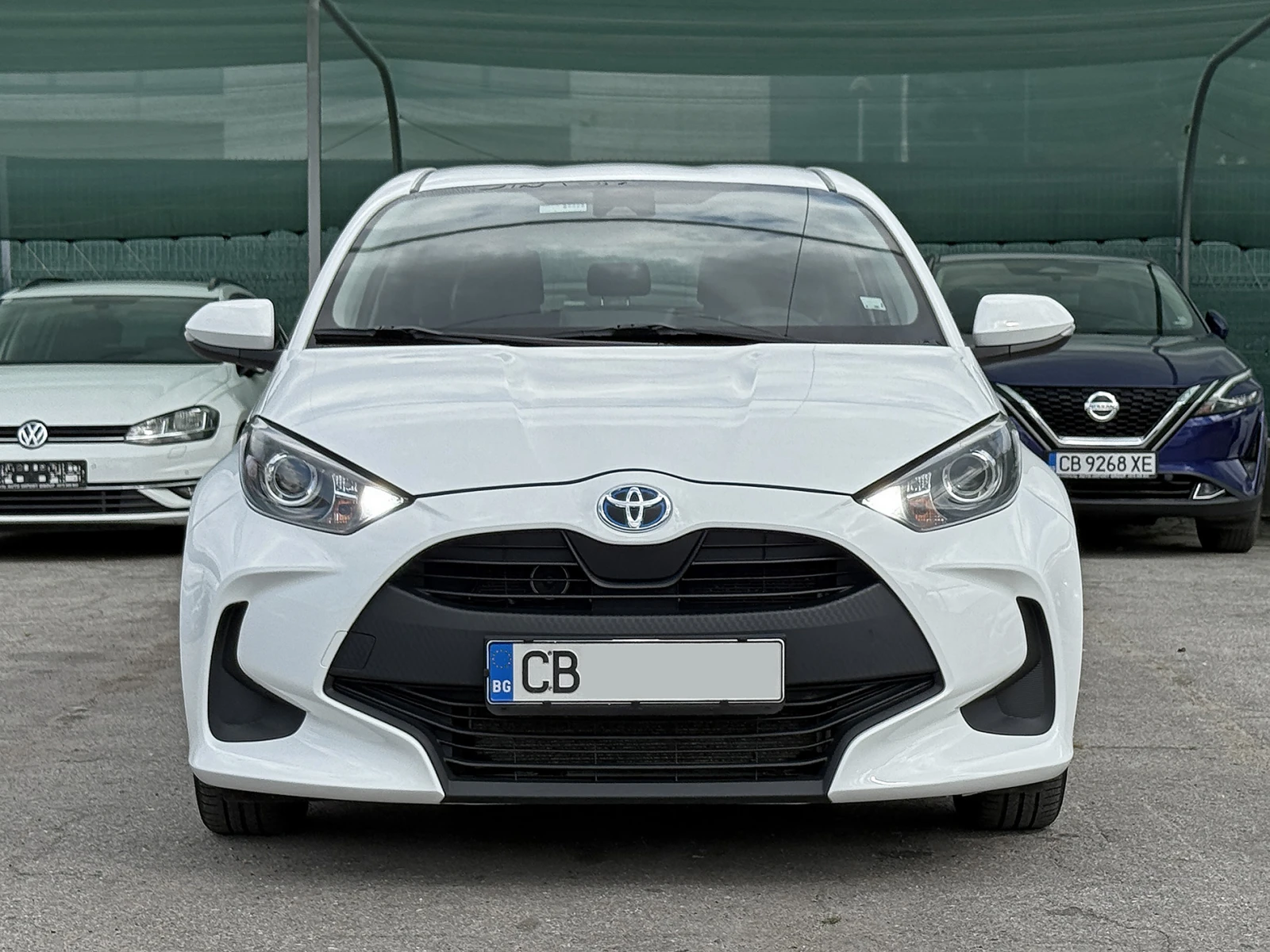 Toyota Yaris 1.5 Hybrid Гаранционен! - изображение 2