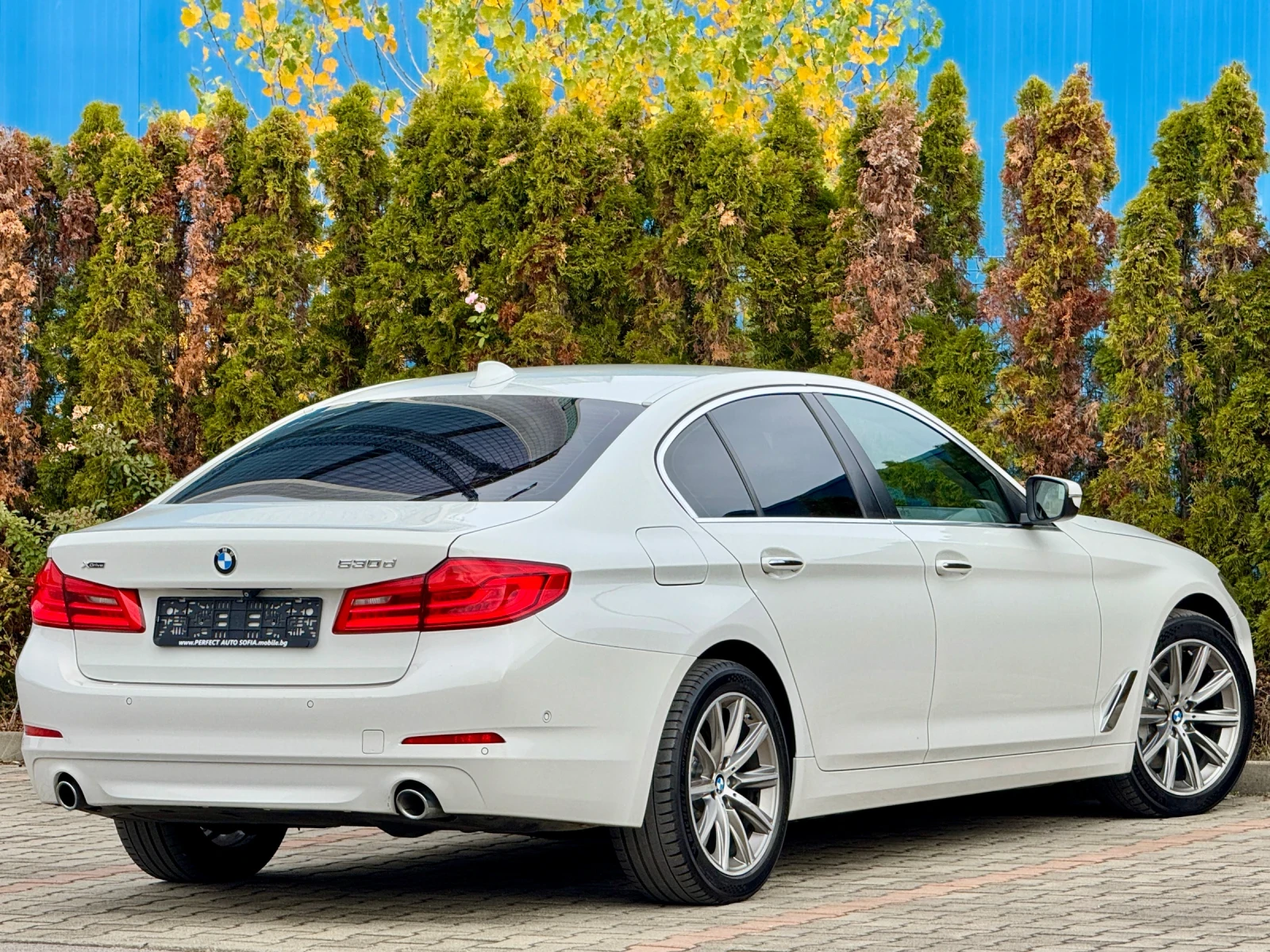 BMW 530 3.0Xdrive-G30-М-СПОРТ-КАМЕРА-ДОСТРОНИК-ЗОНИ-ЛЕНТИ! - изображение 5