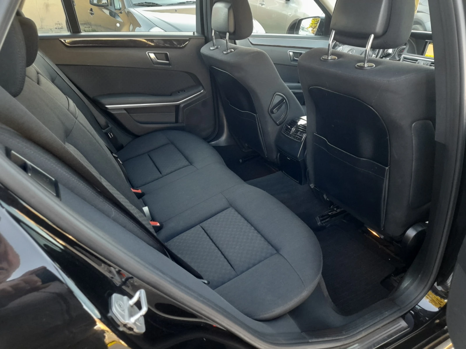 Mercedes-Benz E 220 2.2CDI, снимка 13 - Автомобили и джипове - 54138470