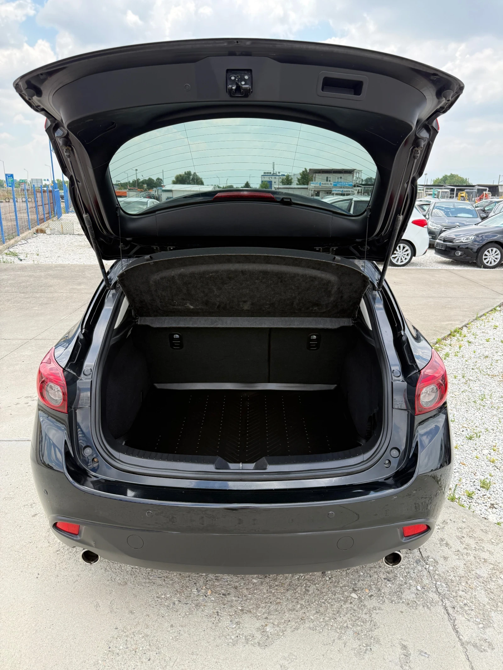 Mazda 3 2.2 SKYACTIV, снимка 15 - Автомобили и джипове - 55153727