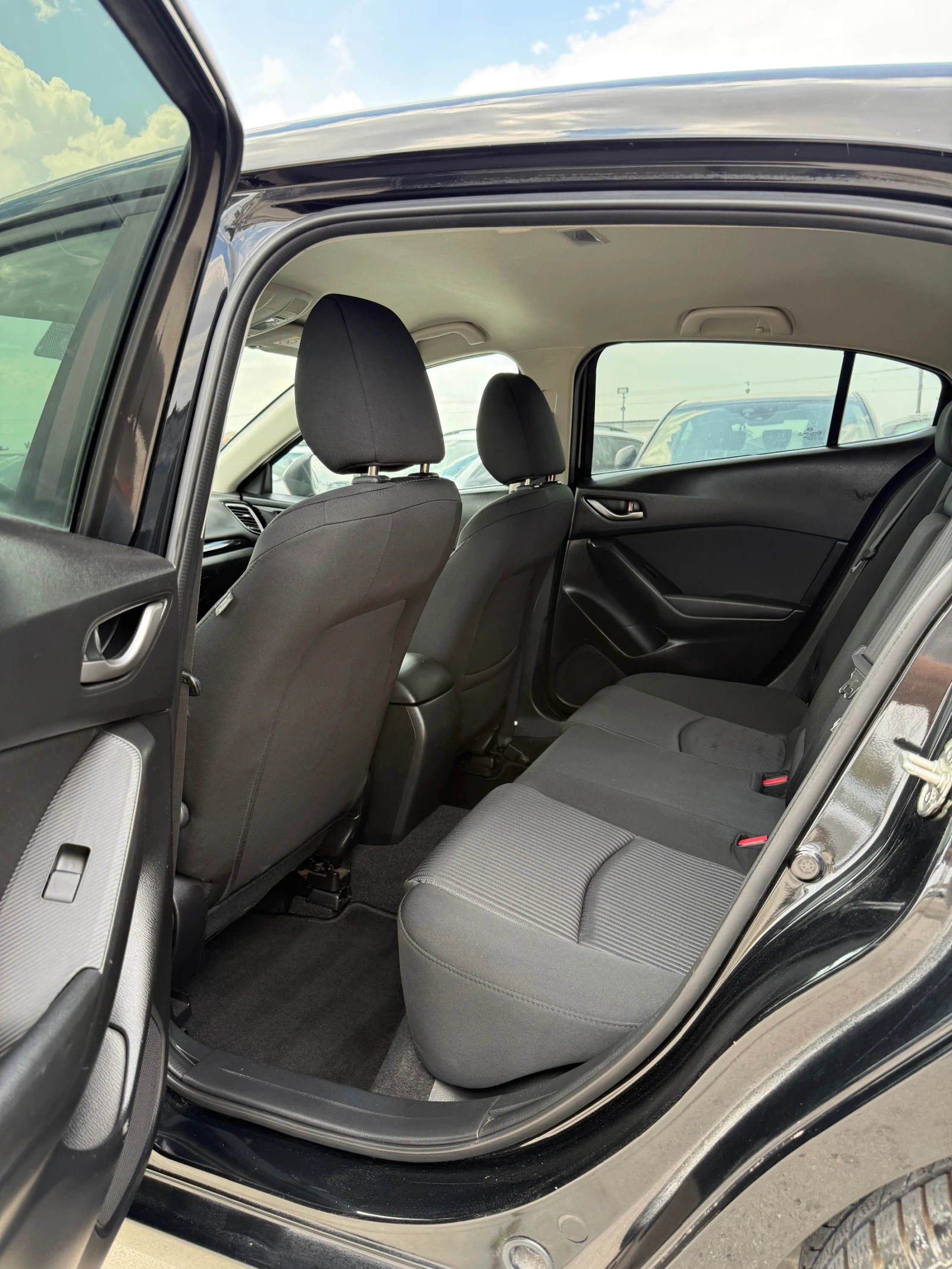Mazda 3 2.2 SKYACTIV, снимка 8 - Автомобили и джипове - 55153727