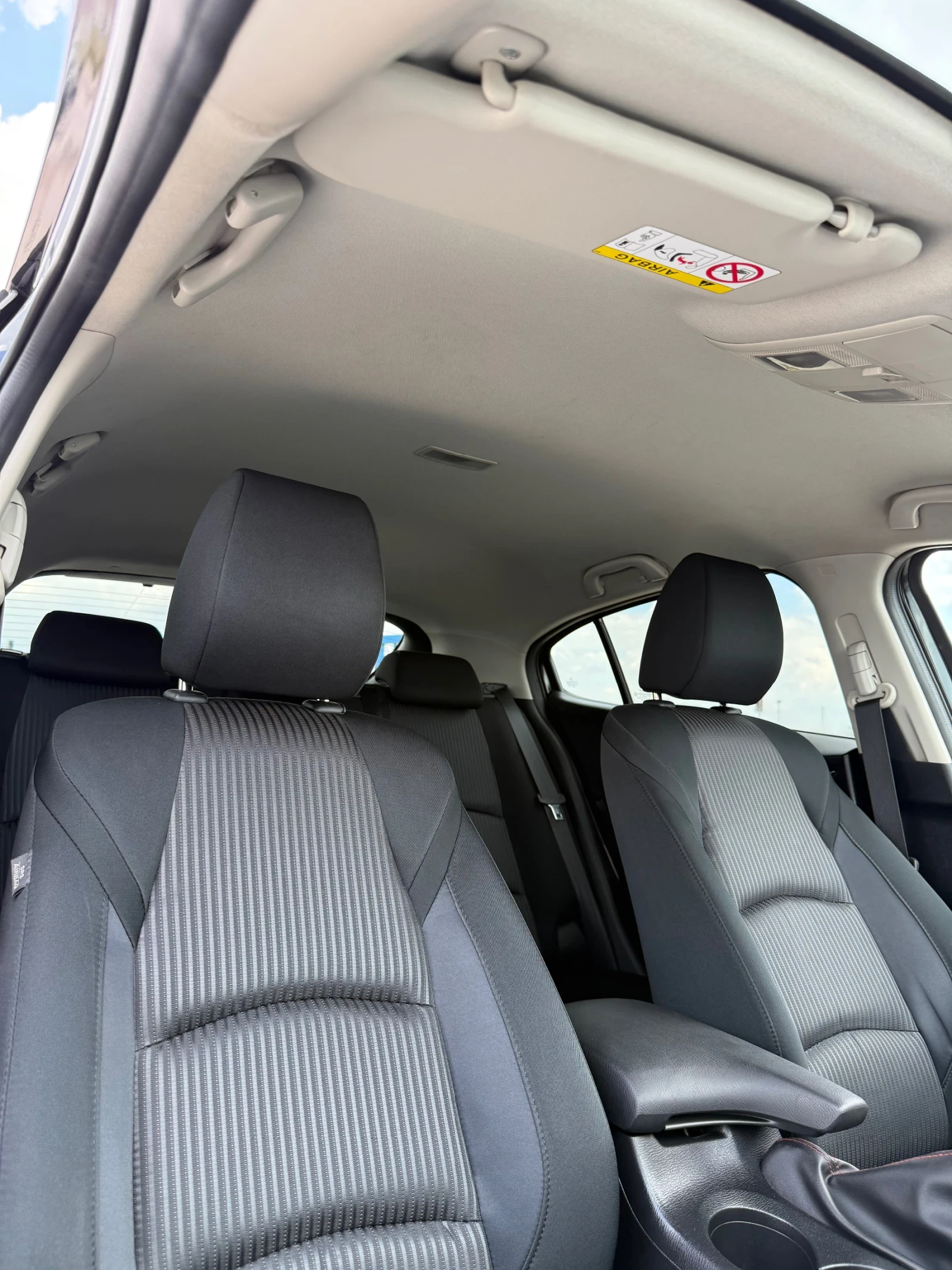Mazda 3 2.2 SKYACTIV, снимка 14 - Автомобили и джипове - 55153727