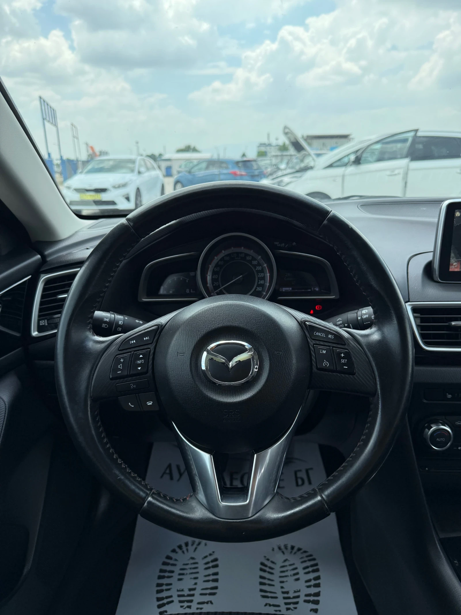 Mazda 3 2.2 SKYACTIV, снимка 11 - Автомобили и джипове - 55153727