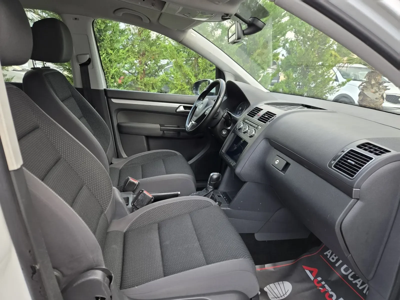 VW Touran 2.0TDI-140кс= АВТОМАТ= FACELIFT= NAVI= АВТОПИЛОТ, снимка 14 - Автомобили и джипове - 55435998
