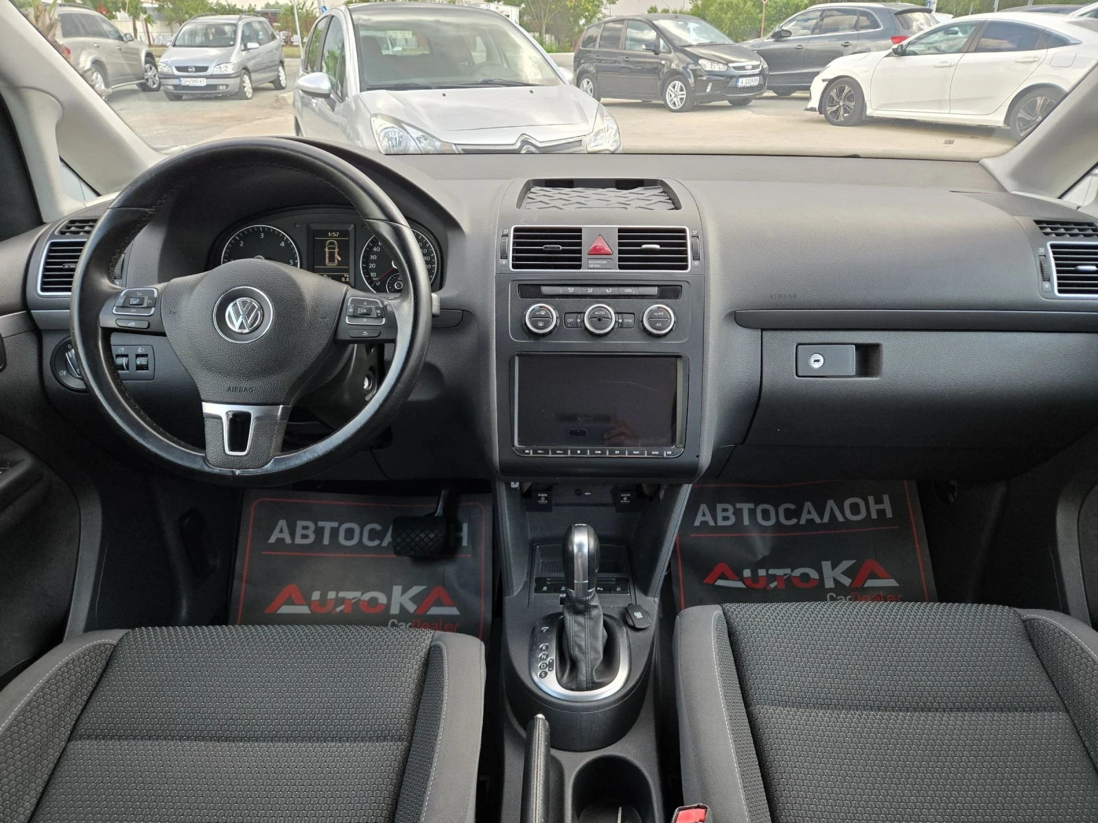 VW Touran 2.0TDI-140кс= АВТОМАТ= FACELIFT= NAVI= АВТОПИЛОТ, снимка 12 - Автомобили и джипове - 55435998