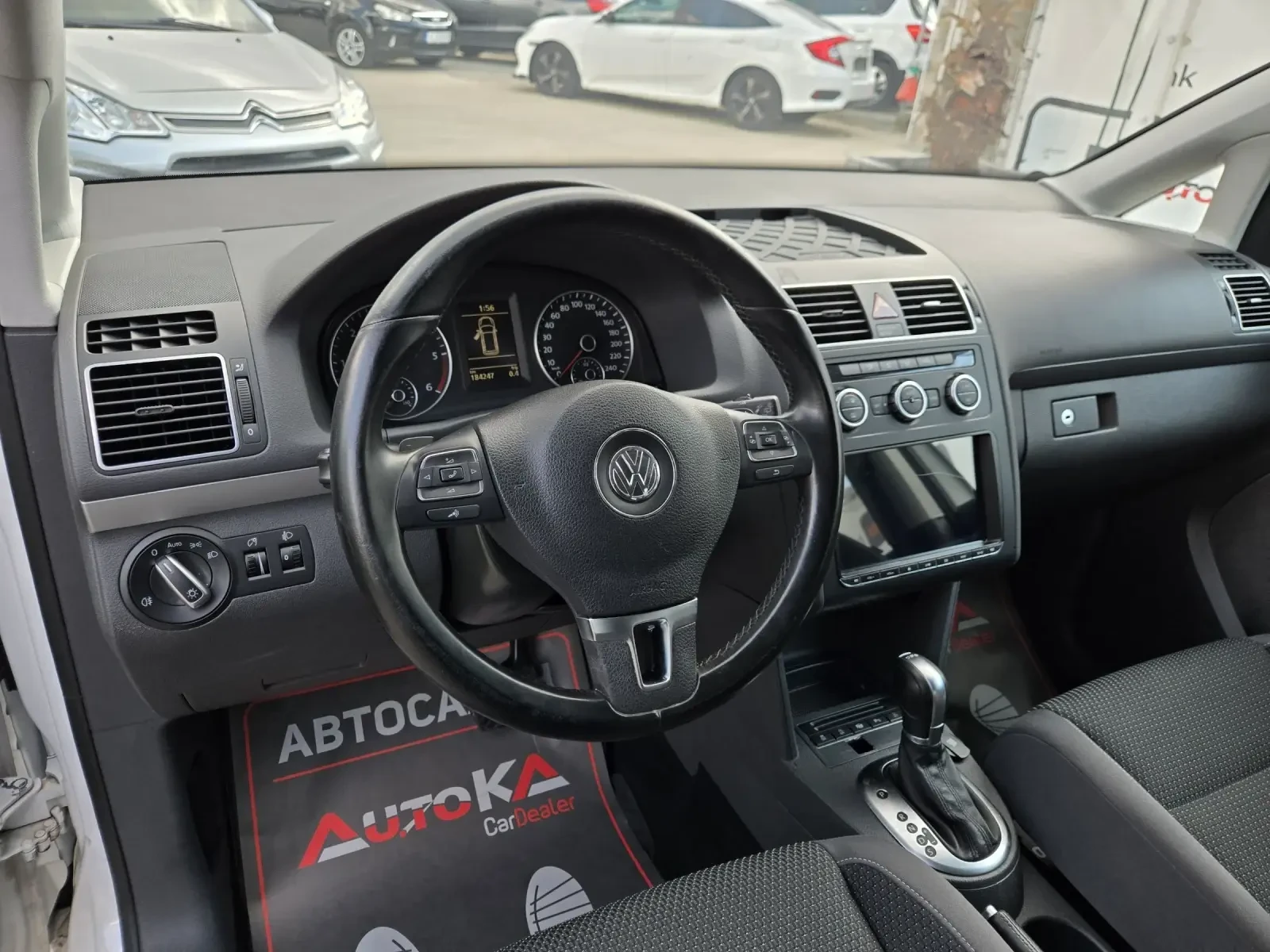 VW Touran 2.0TDI-140кс= АВТОМАТ= FACELIFT= NAVI= АВТОПИЛОТ, снимка 8 - Автомобили и джипове - 55435998