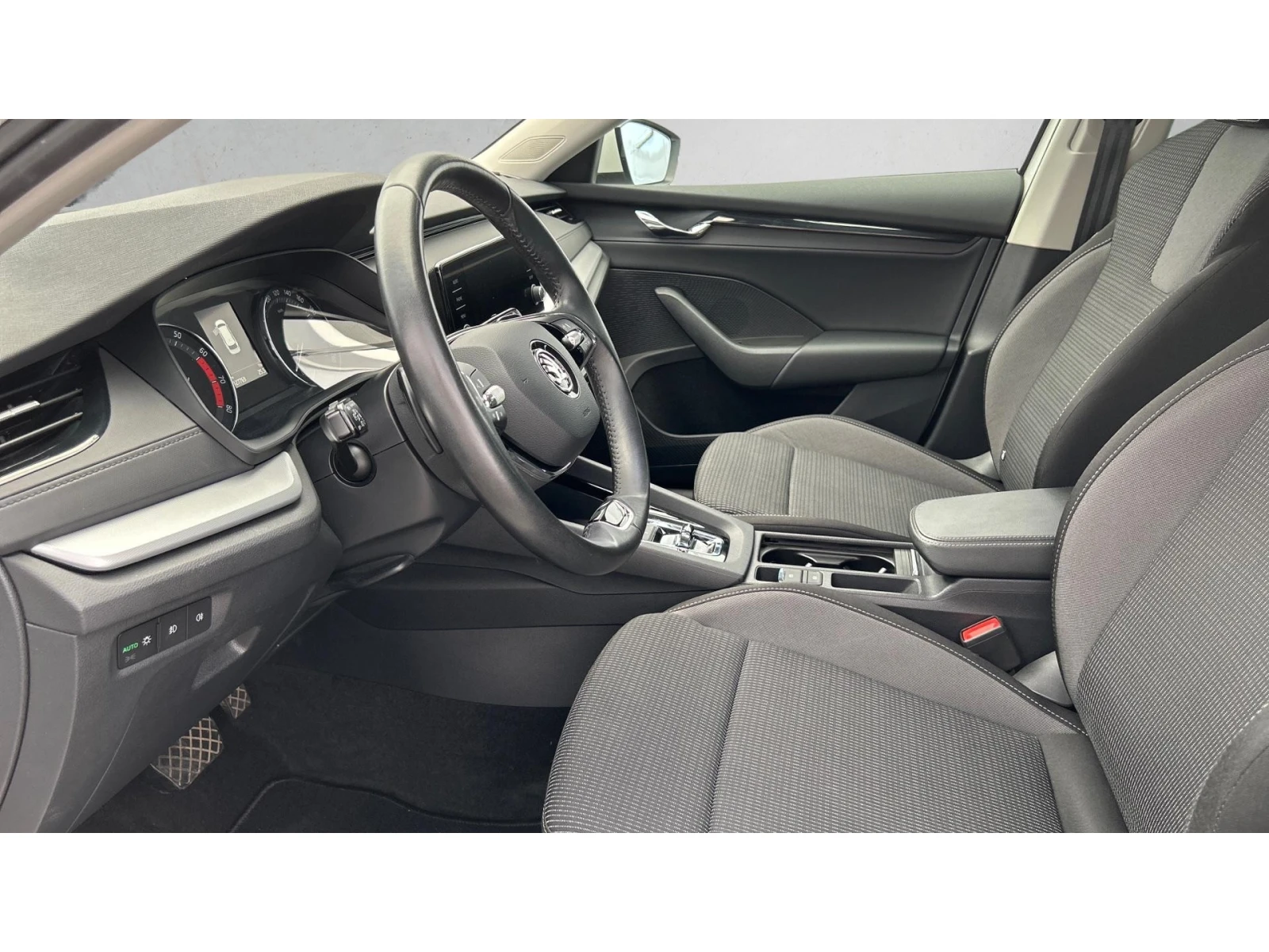 Skoda Octavia 1. 5 e-TSi DSG, Месечна вноска от 240  , снимка 12 - Автомобили и джипове - 55516249