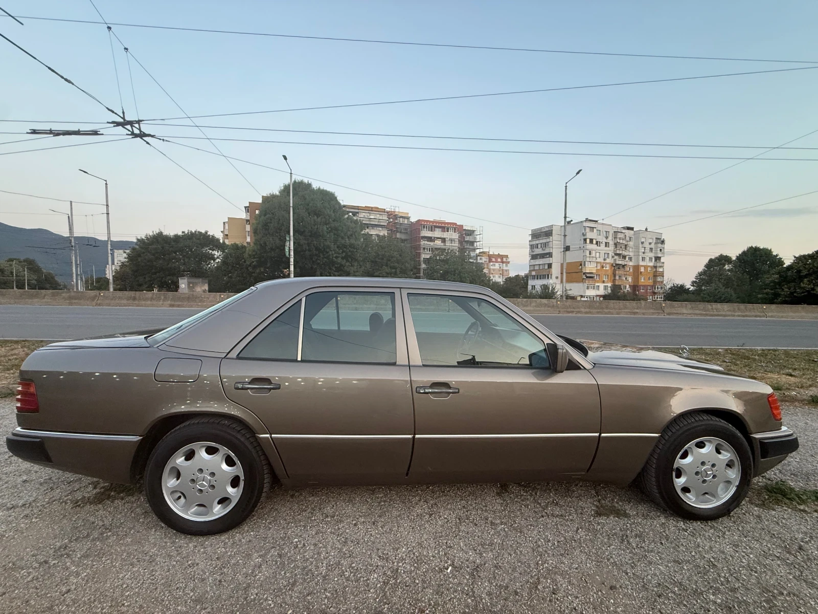 Mercedes-Benz 124 124-avtomat-бензин/ газ, снимка 3 - Автомобили и джипове - 55650059
