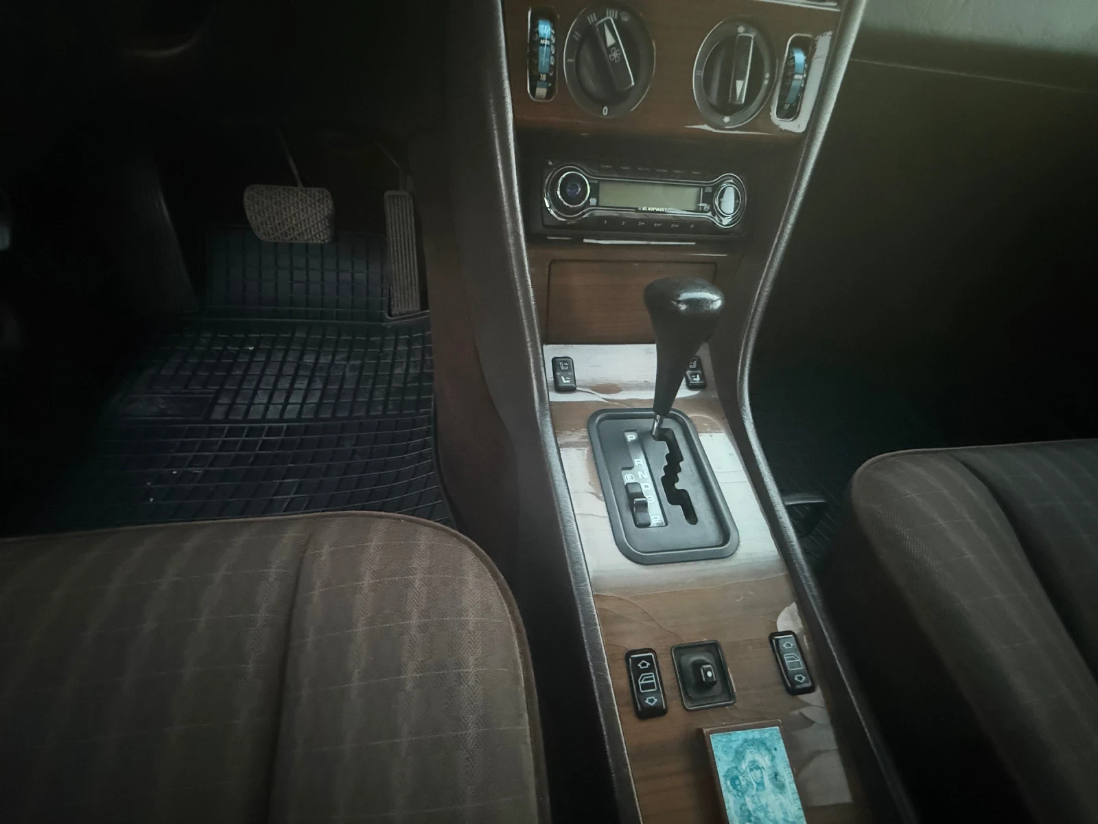 Mercedes-Benz 124 124-avtomat-бензин/ газ, снимка 10 - Автомобили и джипове - 55650059