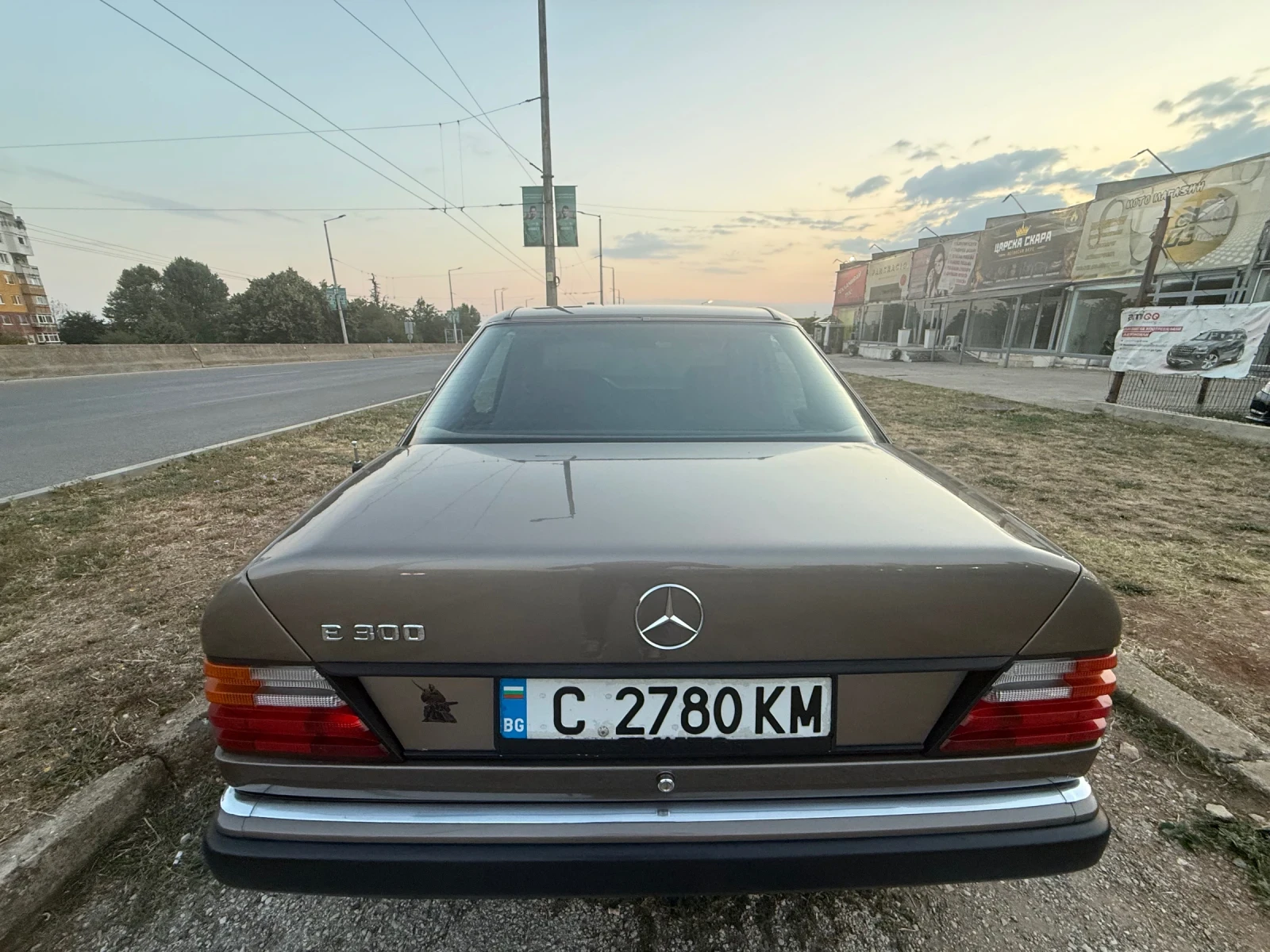 Mercedes-Benz 124 124-avtomat-бензин/ газ, снимка 4 - Автомобили и джипове - 55650059