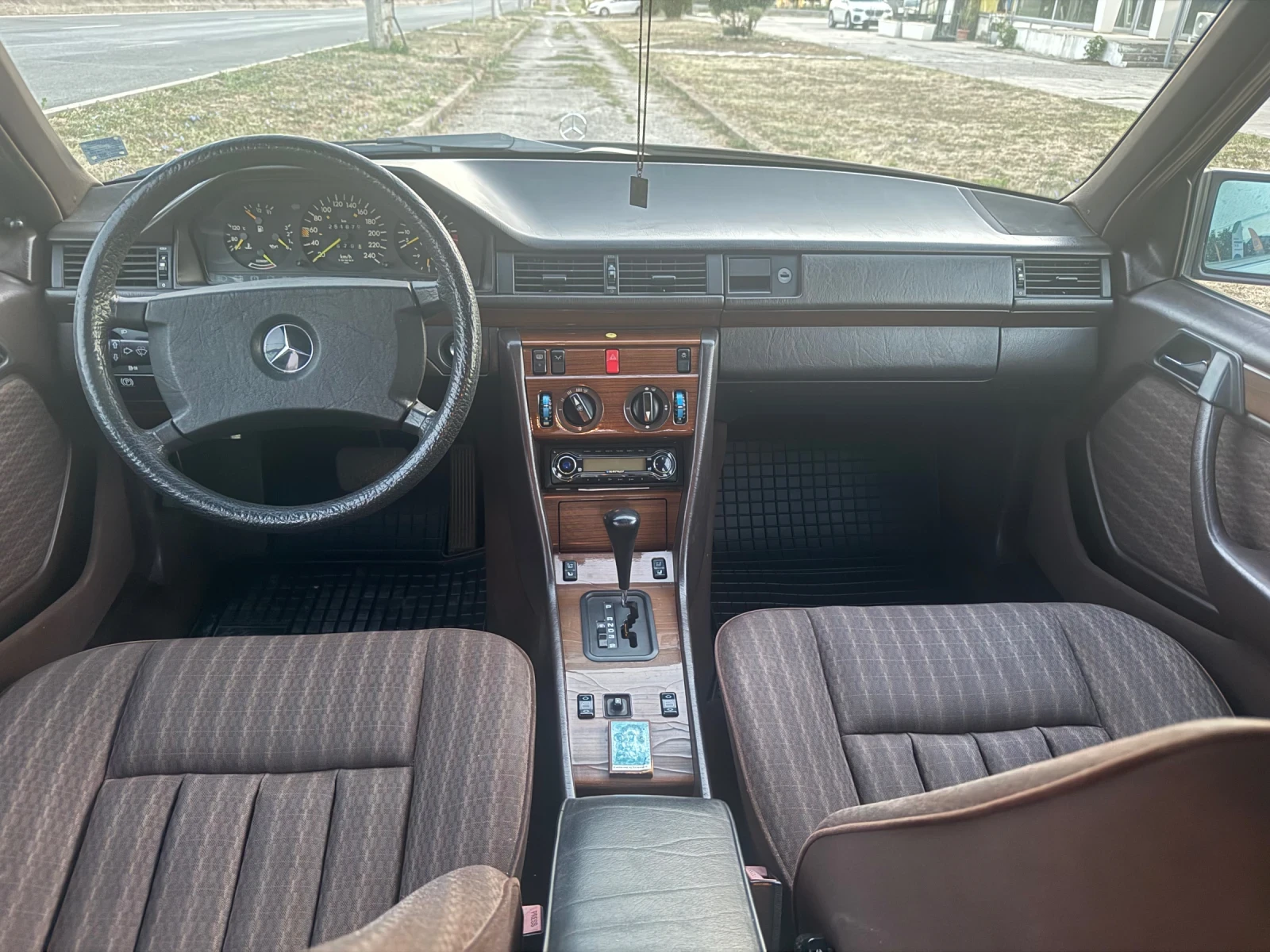 Mercedes-Benz 124 124-avtomat-бензин/ газ, снимка 15 - Автомобили и джипове - 55650059
