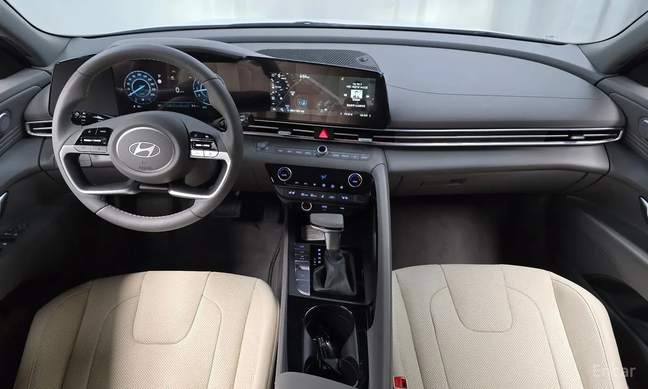 Hyundai Elantra 1.6 Inspiration, снимка 5 - Автомобили и джипове - 55684370
