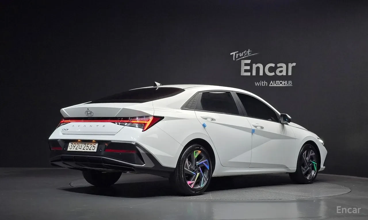 Hyundai Elantra 1.6 Inspiration, снимка 2 - Автомобили и джипове - 55684370