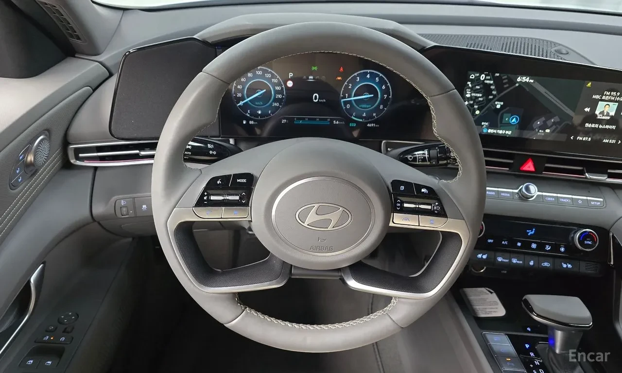 Hyundai Elantra 1.6 Inspiration, снимка 9 - Автомобили и джипове - 55684370