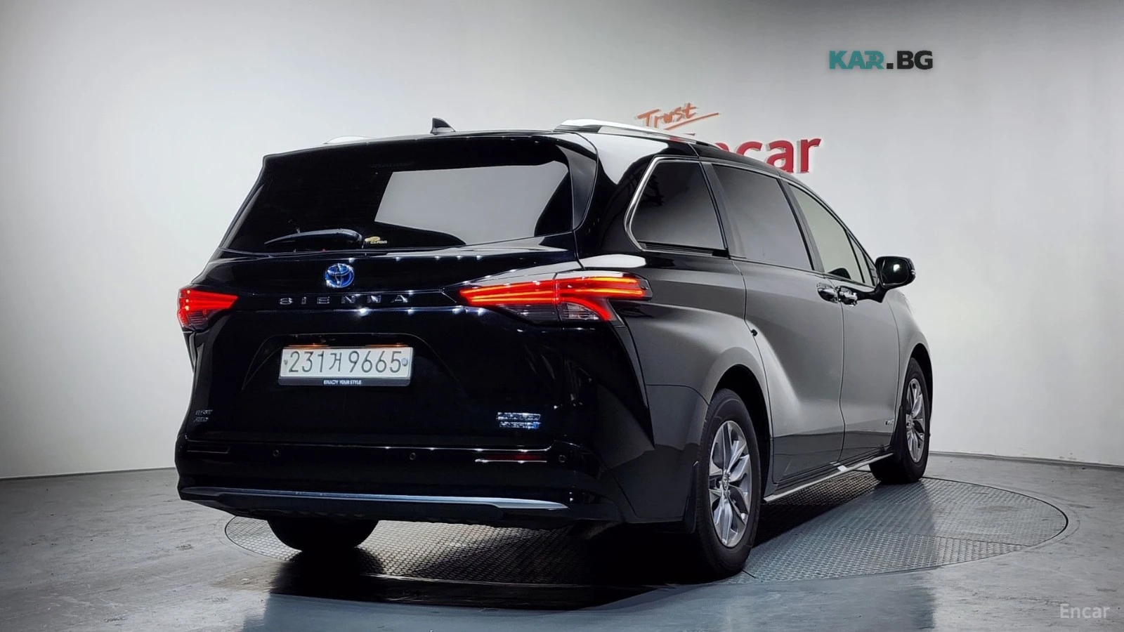 Toyota Sienna 2.5 HYBRID* AWD* ПОДГРЕВ* ОБДУХВАНЕ* ШИБИДАХ* 360*, снимка 2 - Автомобили и джипове - 55787611